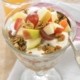 muesli y frutas con yogur